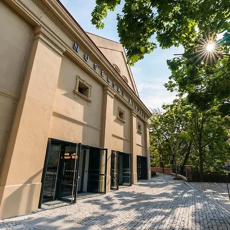 Appartement Modern 1br With Terrace, Workspace & Free Parking Prague