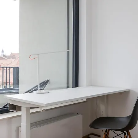 Modern 1br With Terrace, Workspace & Free Parking Appartement Prague