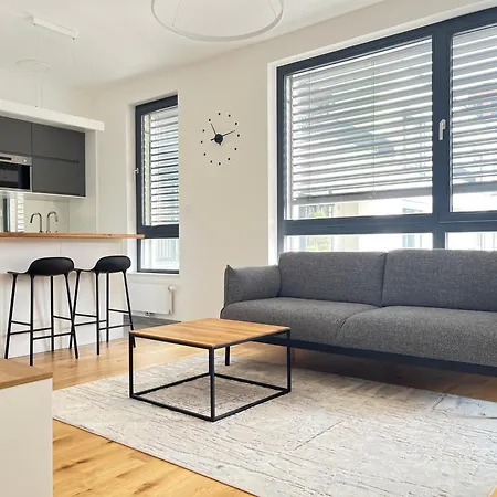 Modern 1br With Terrace, Workspace & Free Parking *